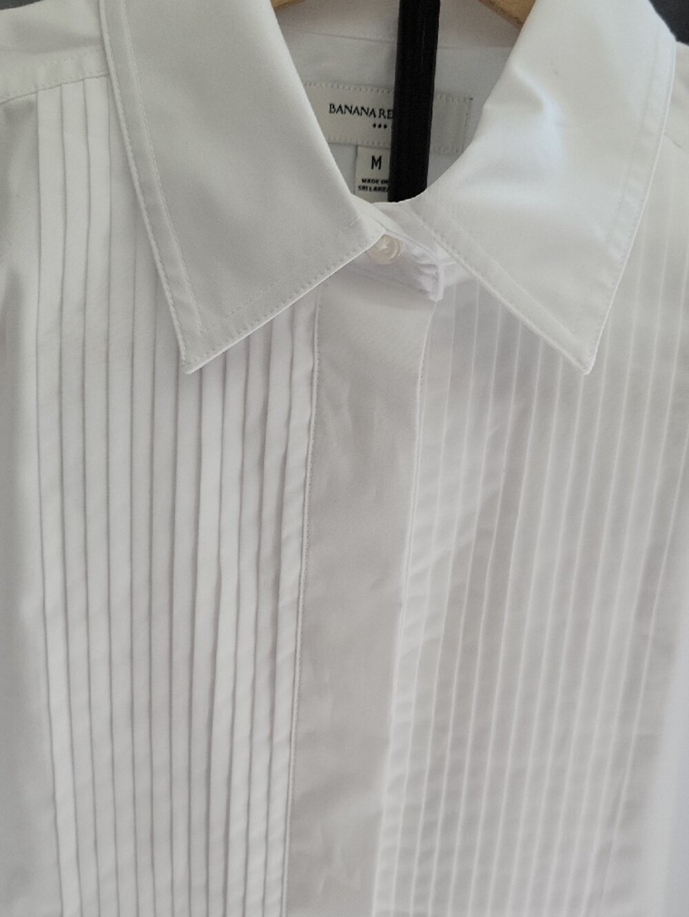 Banana Republic White Pleated Front Dress Shirt- Brand New, Never worn! - Picture 3 of 6
